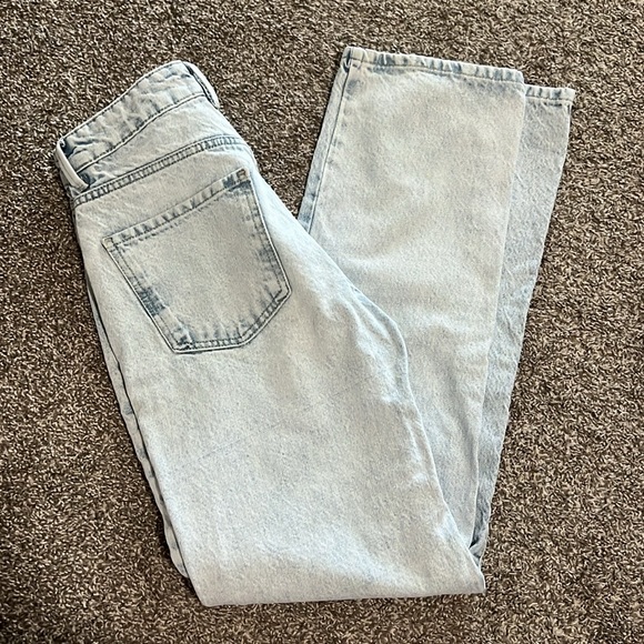 Zara Women’s Light Wash Straight Jeans - Picture 3 of 3